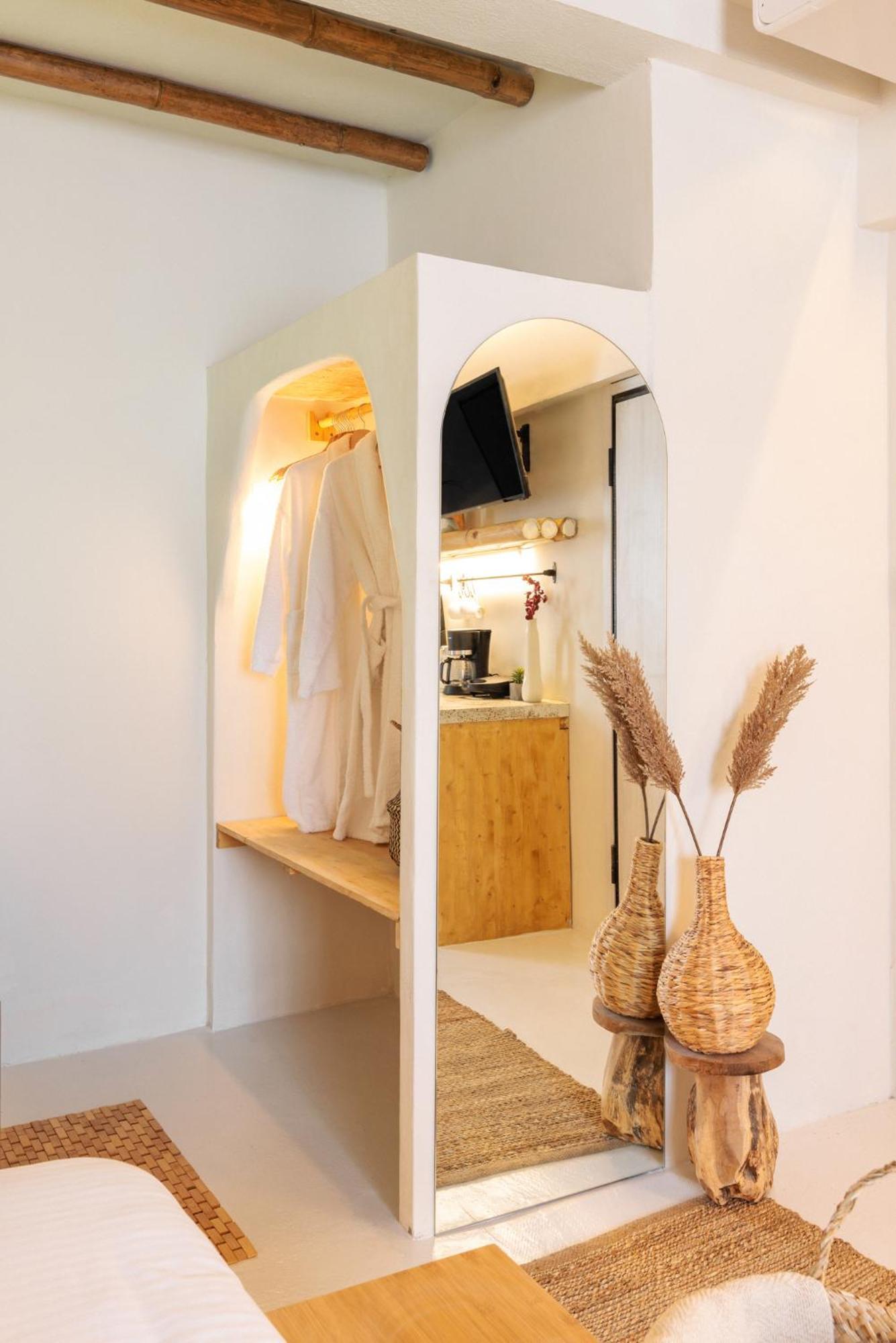 Unique Room-jacuzzi And Balcony Salonic
