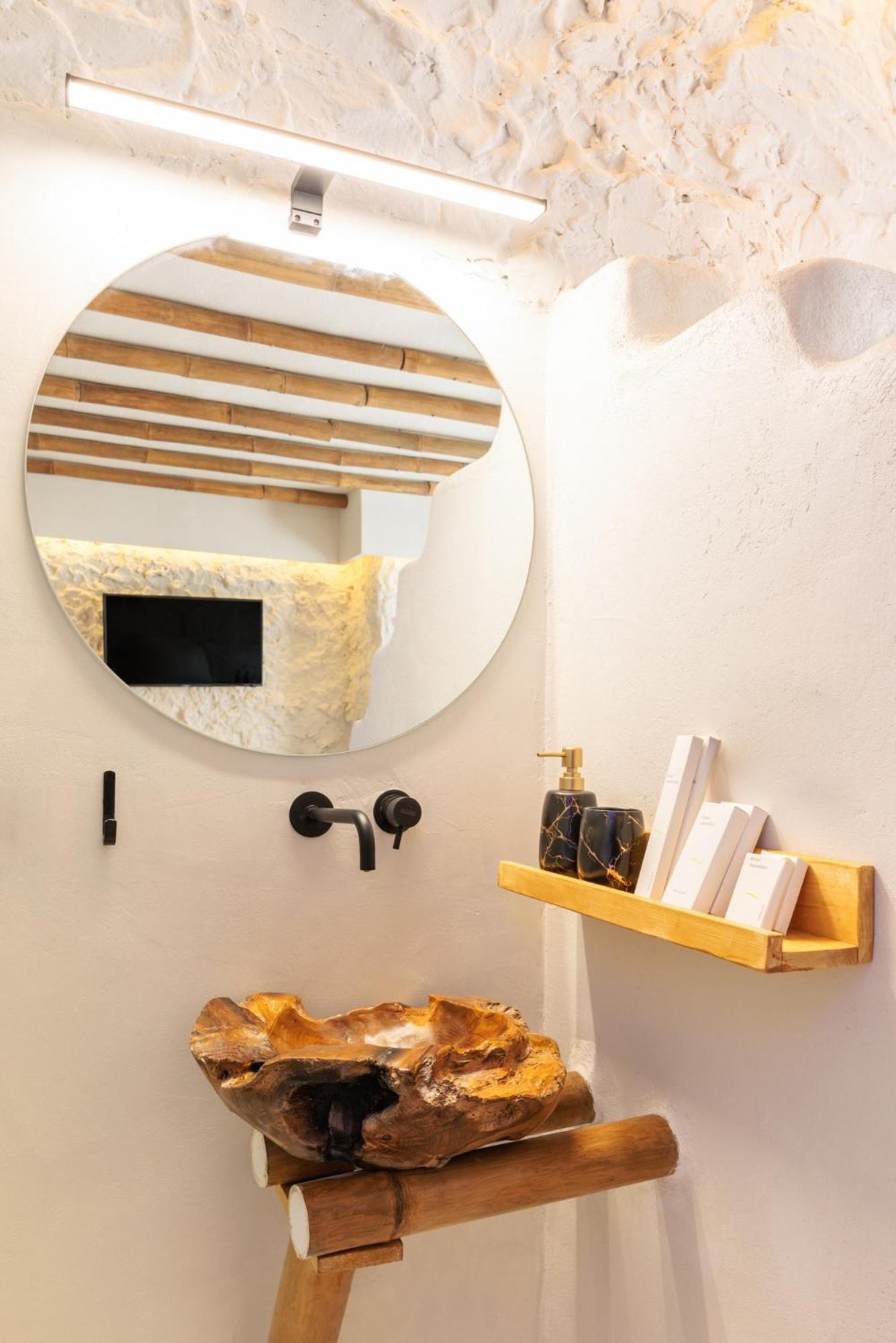 Apartment Unique Room-jacuzzi And Balcony