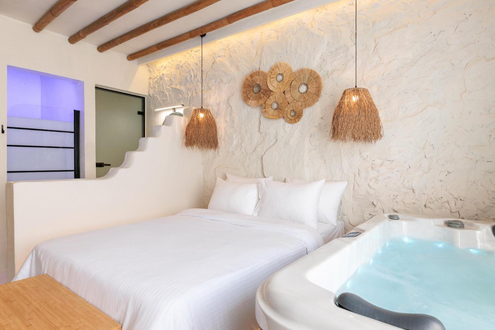 Unique Room-jacuzzi And Balcony Apartment Thessaloniki