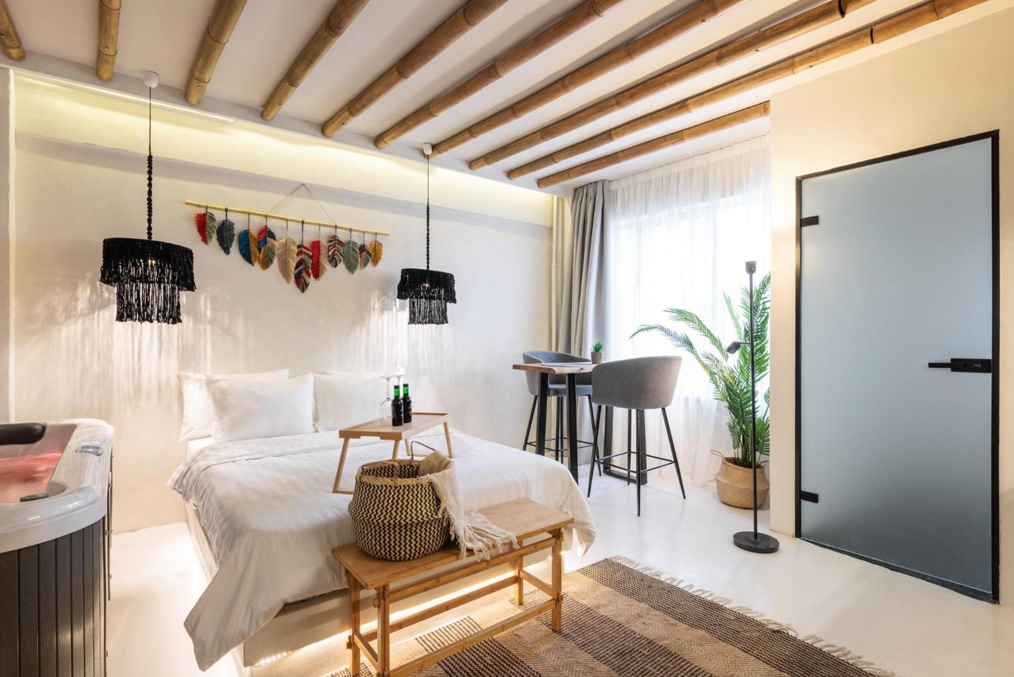 Apartment Unique Room-jacuzzi And Balcony