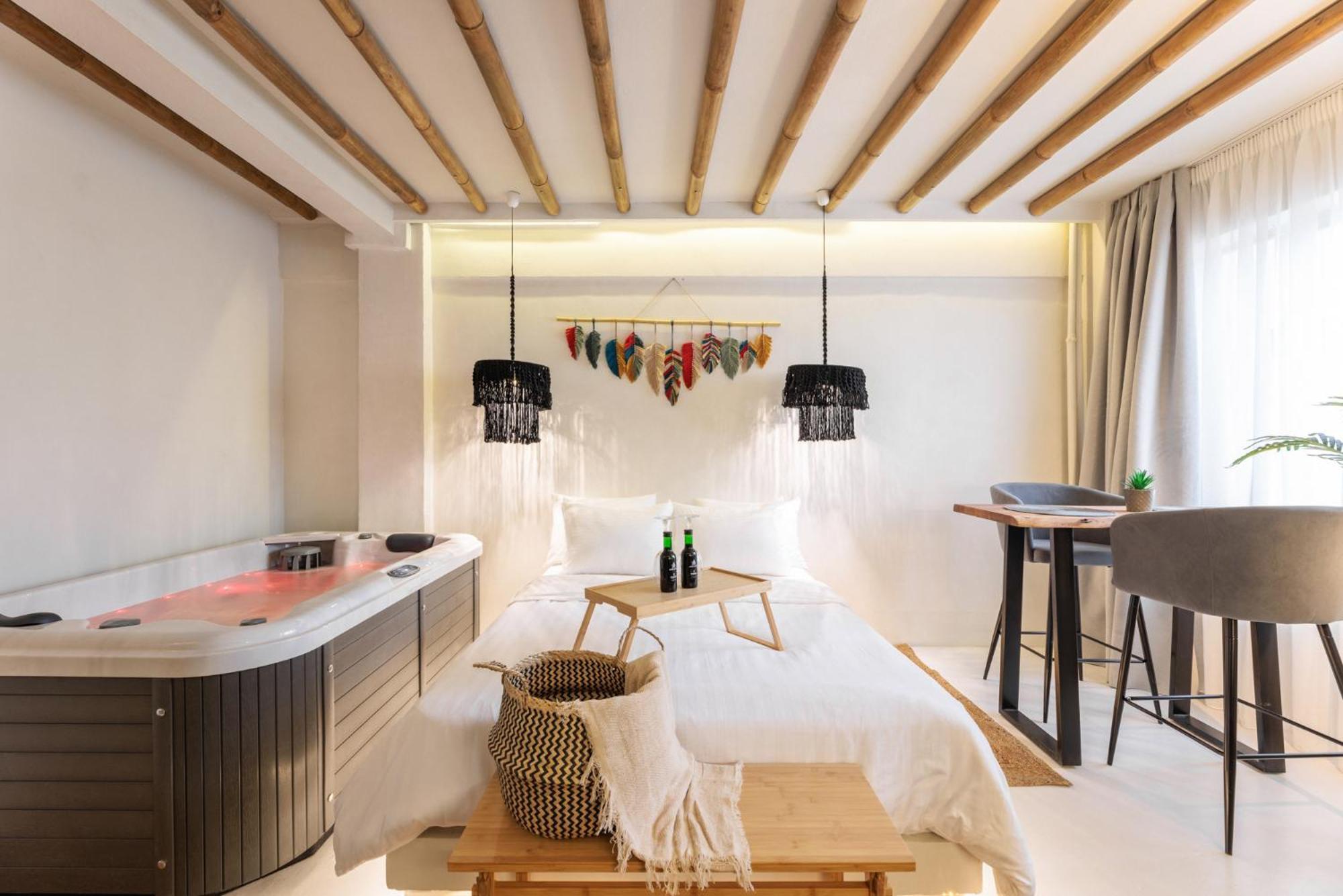 Unique Room-jacuzzi And Balcony * Salonic