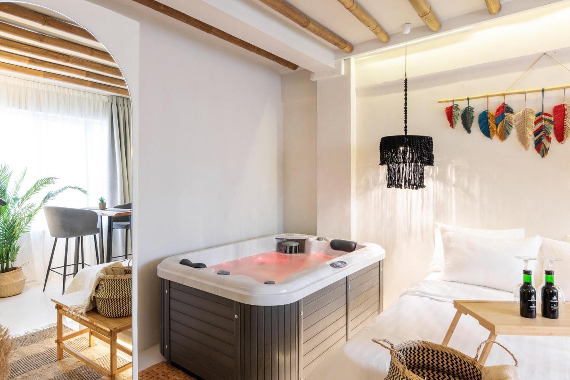 Unique Room-jacuzzi And Balcony Apartment Thessaloniki