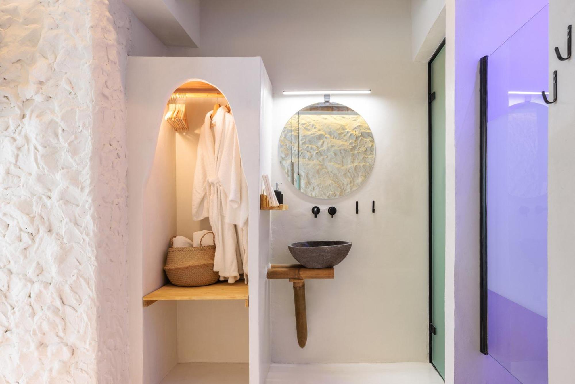 Unique Room-jacuzzi And Balcony Apartment